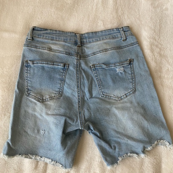 Ripped Jean shorts - Picture 2 of 3